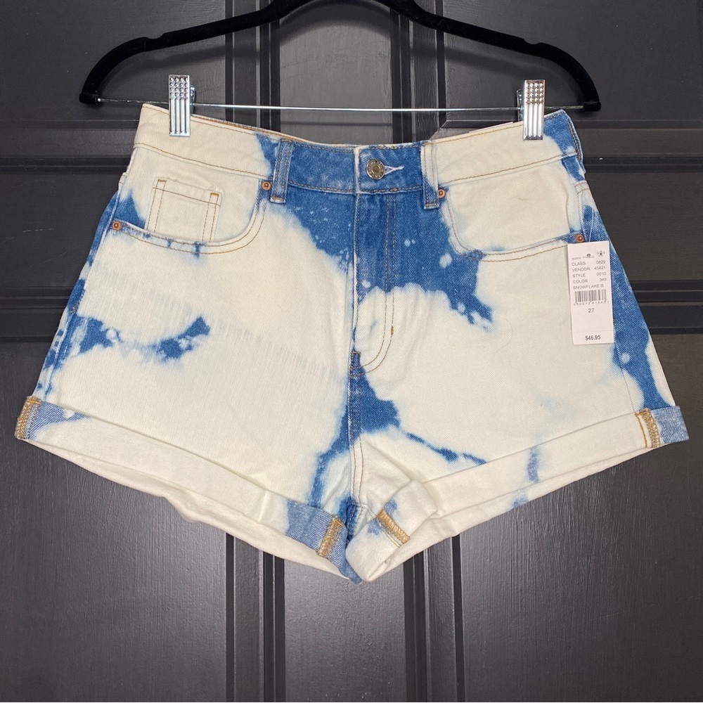 PACSUN Mom Cuffed Denim Shorts NWT in Snowflake Bleach Size 27